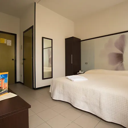 מלון Solarium צ'יביטאנובה מארקה